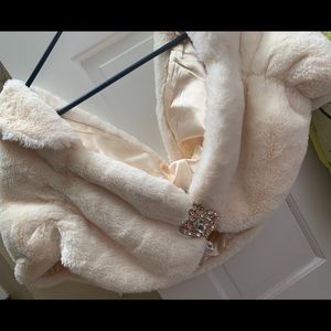 Bridal faux fur shawl